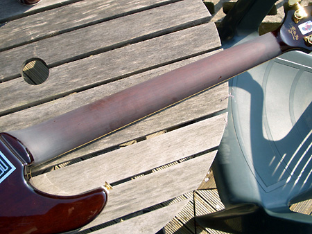 サテン・フィニッシュ