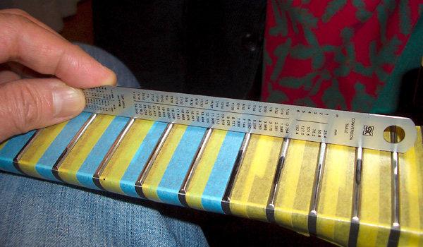 フレットの摺り合わせ