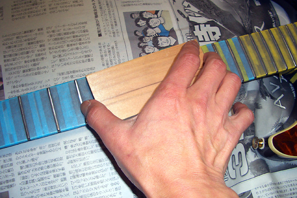 フレットの摺り合わせ