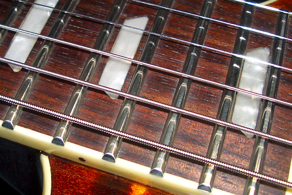 フレットの摺り合わせ