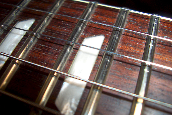 フレットの摺り合わせ