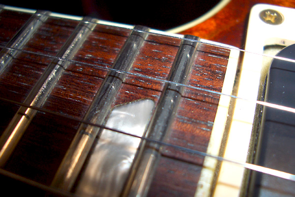 フレットの摺り合わせ