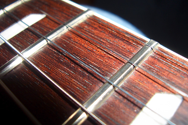 フレットの摺り合わせ