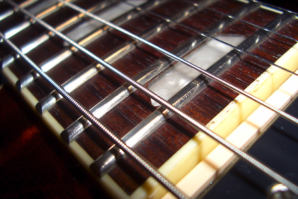 フレットの摺り合わせ